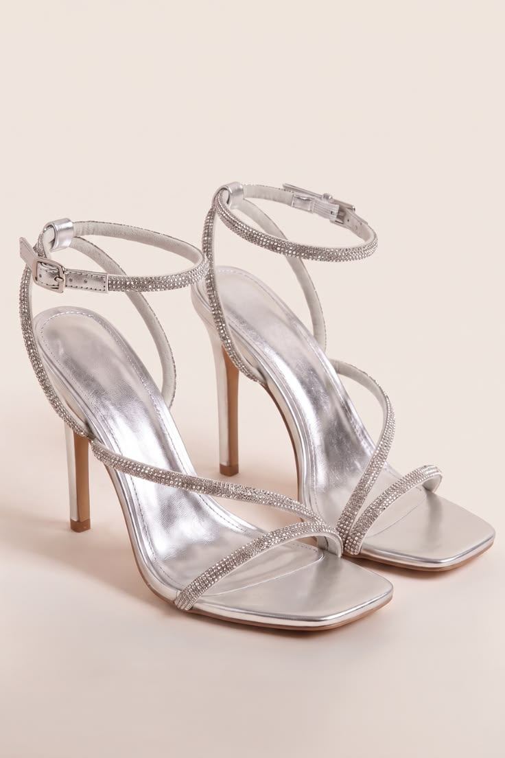 Accessories: Sandals
